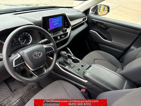 Used 2023 Toyota Highlander L FWD image 13