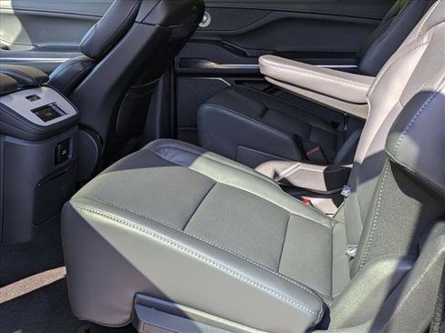 New 2025 Lincoln Navigator L Reserve AWD/4WD image 14