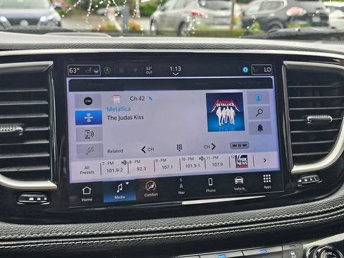 Used 2024 Chrysler Pacifica Limited FWD image 22