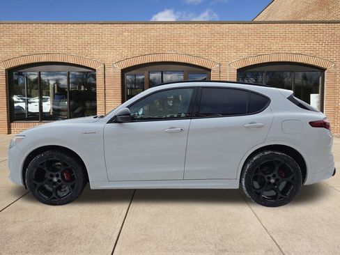 Used 2022 Alfa Romeo Stelvio Veloce image 7