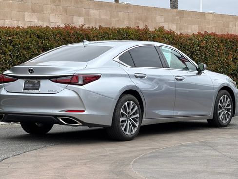 Certified 2025 Lexus ES 350 w/ Accessory Package (Z1) FWD image 4