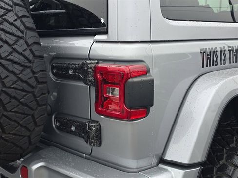 Used 2021 Jeep Wrangler Unlimited Sahara image 10