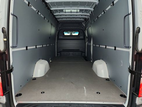 Used 2024 Mercedes-Benz eSprinter 170 Cargo image 31