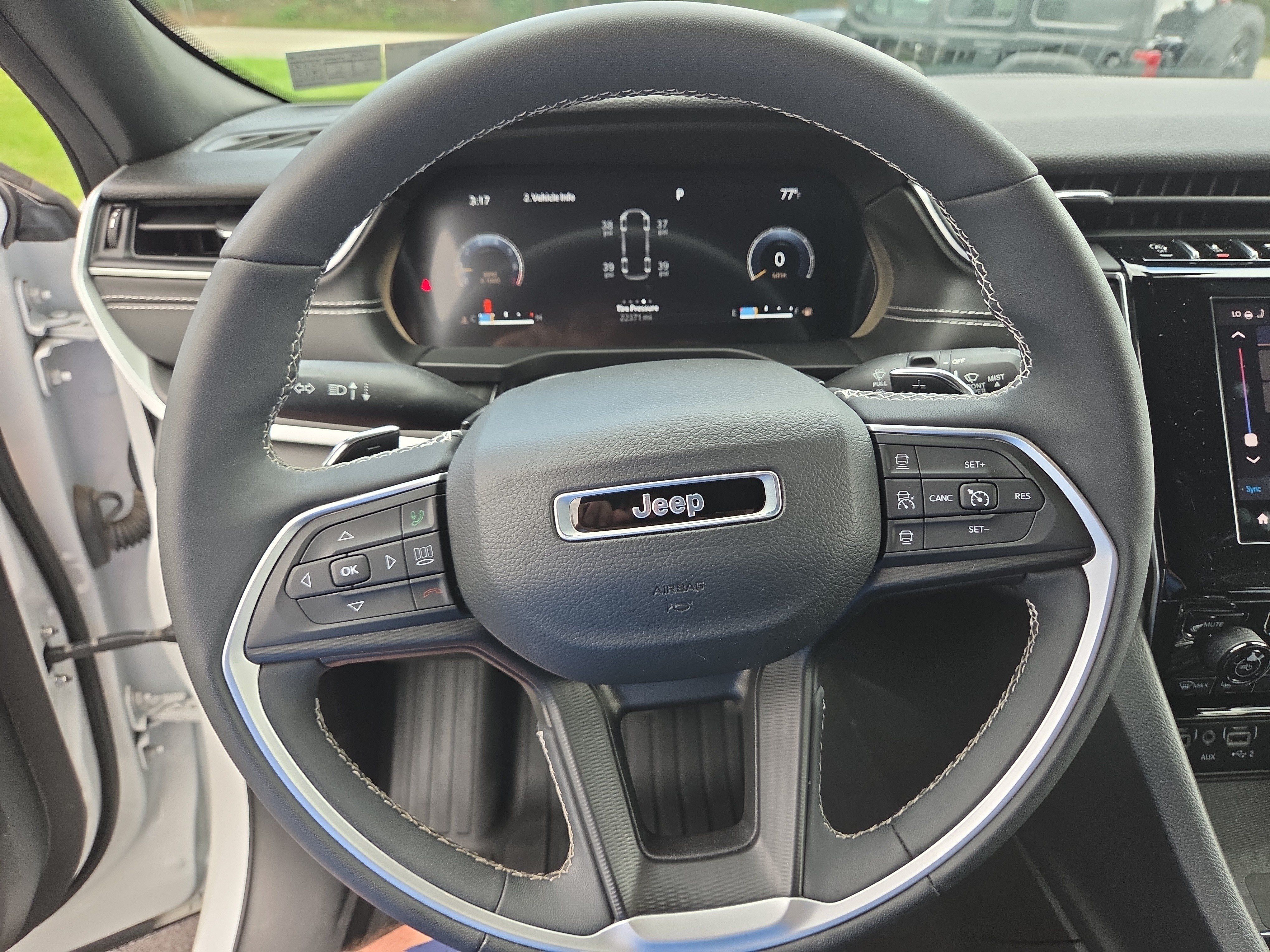 Used 2023 Jeep Grand Cherokee L Laredo AWD/4WD image 3