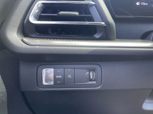 Used 2024 Chevrolet Traverse LT w/ Midnight/Sport Edition FWD image 18