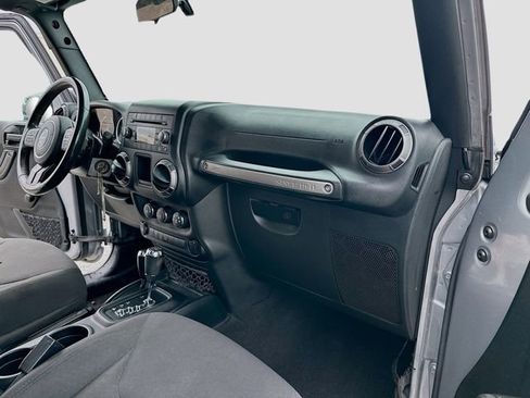 Used 2018 Jeep Wrangler Unlimited Sport w/ Connectivity Group AWD/4WD image 25