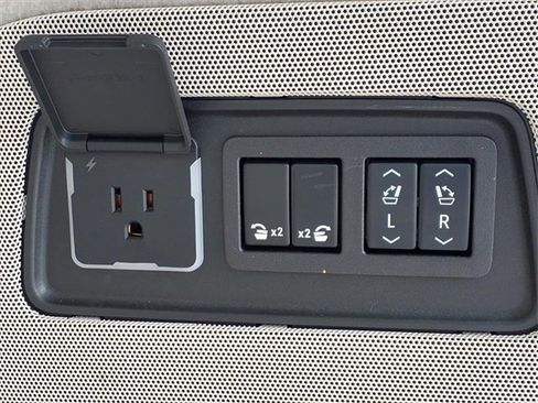 Certified 2025 Cadillac Escalade Premium Luxury Platinum image 11