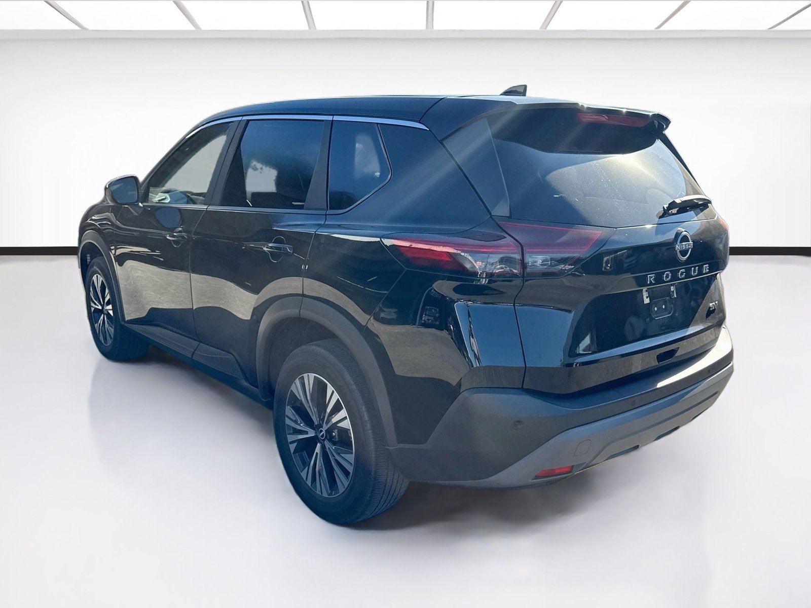 Used 2023 Nissan Rogue SV FWD image 6