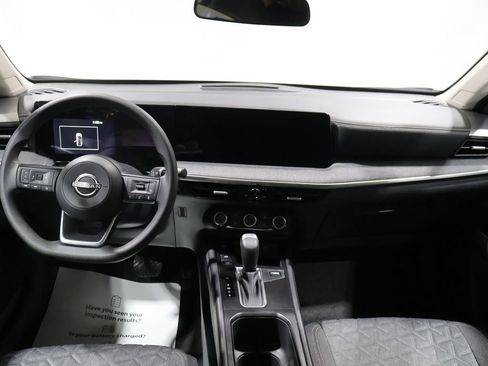 Used 2025 Nissan Kicks SV AWD/4WD image 17