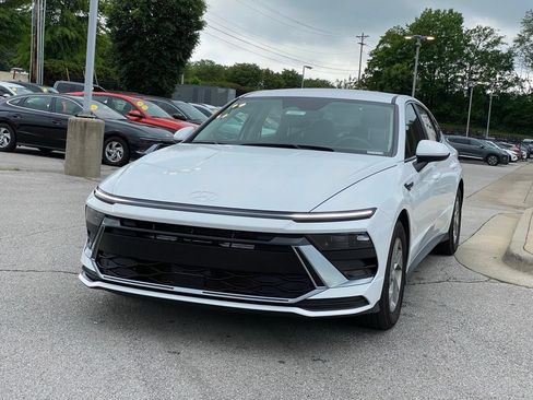 New 2025 Hyundai Sonata SE FWD image 3