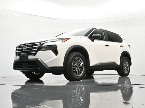 Used 2024 Nissan Rogue S image 35