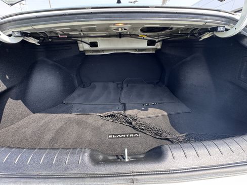Used 2023 Hyundai Elantra SEL FWD image 9