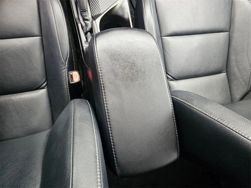 Used 2013 Toyota RAV4 Limited image 30