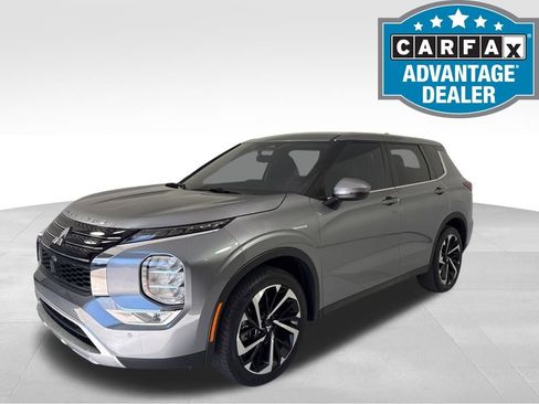 Used 2024 Mitsubishi Outlander SE image 1