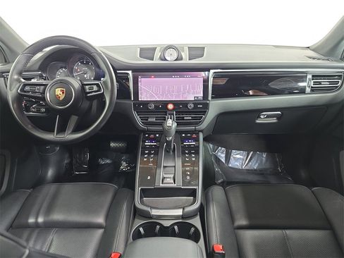 Used 2025 Porsche Macan image 13