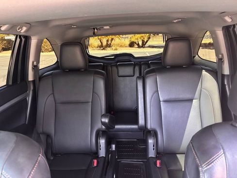 Used 2019 Toyota Highlander XLE AWD/4WD image 22
