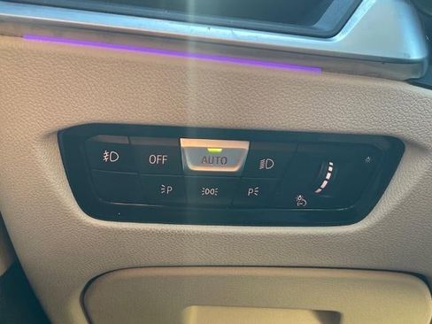 Used 2021 BMW 330i Sedan w/ M Sport Package image 19