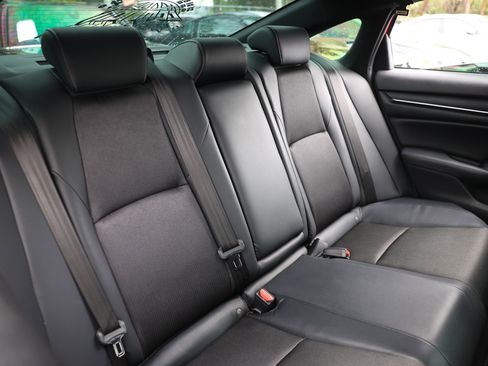 Used 2018 Honda Accord Sport image 17