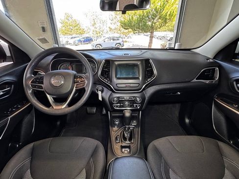 Used 2019 Jeep Cherokee Latitude w/ Popular Appearance Group AWD/4WD image 16
