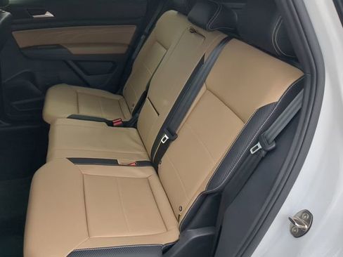 Certified 2022 Volkswagen Atlas Cross Sport SE image 18