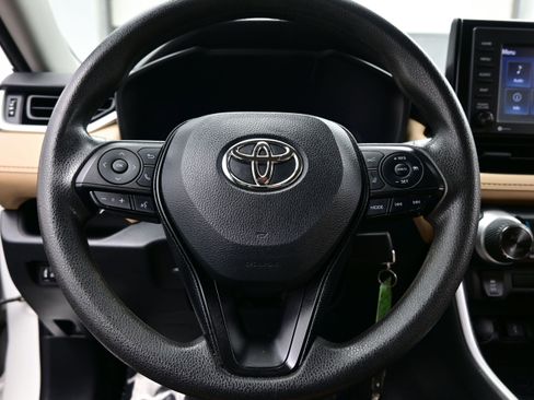 Used 2022 Toyota RAV4 LE AWD/4WD image 21
