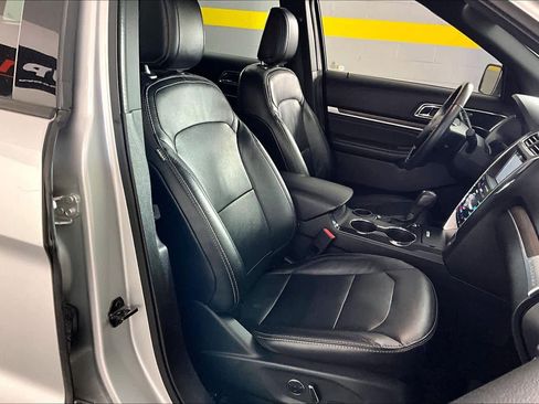 Used 2018 Ford Explorer Limited w/ Equipment Group 301A image 9