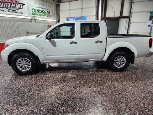 Used 2016 Nissan Frontier SV w/ SV Value Truck Package AWD/4WD image 4
