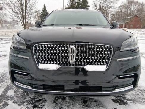 Used 2023 Lincoln Aviator AWD w/ Class IV Trailer Tow Package image 2