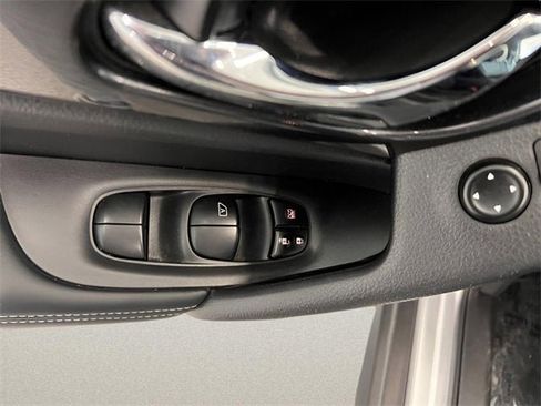 Used 2020 Nissan Rogue SV image 17