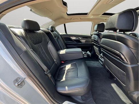 Used 2018 BMW 750i image 47