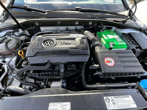 Used 2017 Volkswagen Golf S image 28