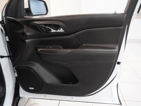 Used 2017 GMC Acadia SLT image 34