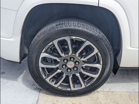 Used 2020 GMC Acadia Denali w/ Technology Package AWD/4WD image 16