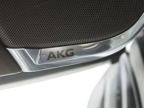 Used 2023 Cadillac Escalade ESV Premium Luxury image 40