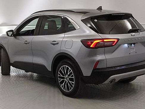 Certified 2023 Ford Escape SE image 4