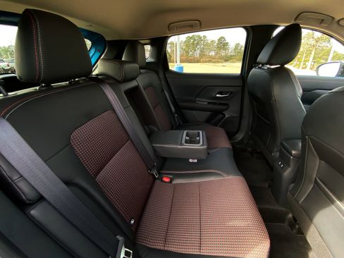 Used 2025 Nissan Kicks SR w/ Interior Electronics Package image 30