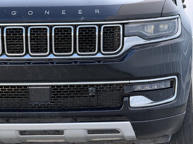 Used 2023 Jeep Wagoneer L Series II AWD/4WD image 7