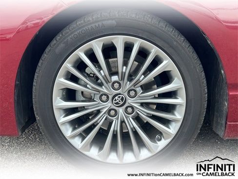 Used 2019 Toyota Avalon Limited image 10