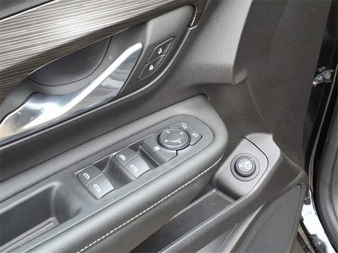 Used 2024 GMC Terrain SLE w/ Driver Convenience Package image 16