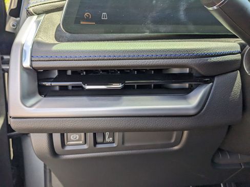 Used 2024 Cadillac XT4 Sport FWD image 27