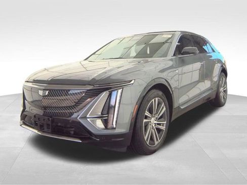 Used 2023 Cadillac Lyriq AWD image 2