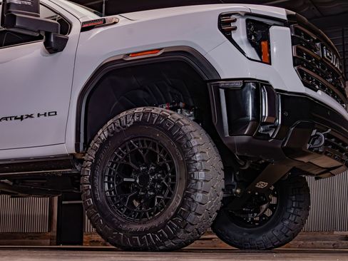 Used 2024 GMC Sierra 2500 AT4X AWD/4WD image 15