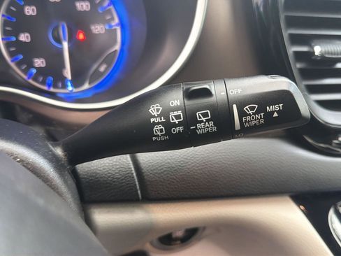 Used 2017 Chrysler Pacifica Touring-L FWD image 21