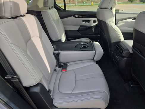 Certified 2025 Honda Pilot Touring image 31