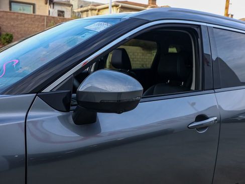 Used 2025 Nissan Rogue SL FWD image 12