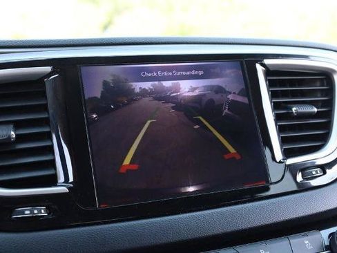 Used 2020 Chrysler Pacifica Touring-L Plus FWD image 14