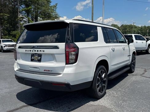 Used 2022 Chevrolet Suburban RST w/ Luxury Package AWD/4WD image 3