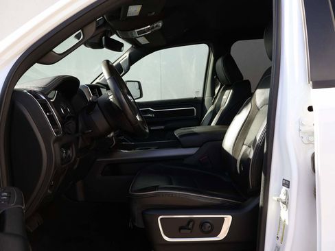 Used 2024 RAM 1500 Laramie AWD/4WD image 8