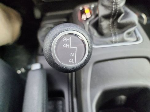 Used 2024 Jeep Wrangler Unlimited Sport AWD/4WD image 9