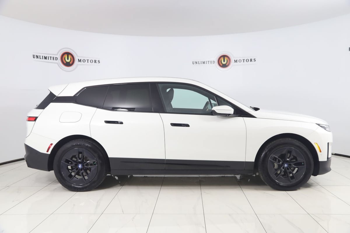 Used 2023 BMW iX xDrive50 AWD/4WD image 2